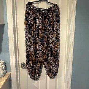 EUC FREE PEOPLE DRAW STRING WASIT HAREM PANTS.CAN FIT 2XL/3XL
